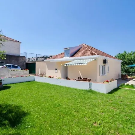 Bevanda - Three Bedroom With Terrace And Partial Sea View * Ντουμπρόβνικ