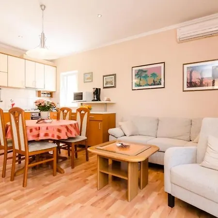 Bevanda - Three Bedroom With Terrace And Partial Sea View * Ντουμπρόβνικ