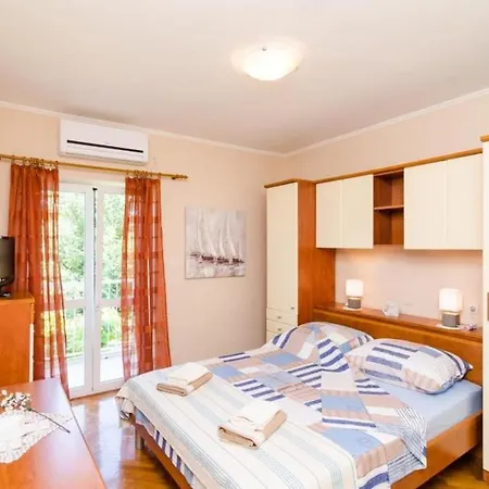 Bevanda - Three Bedroom With Terrace And Partial Sea View * Дубровник