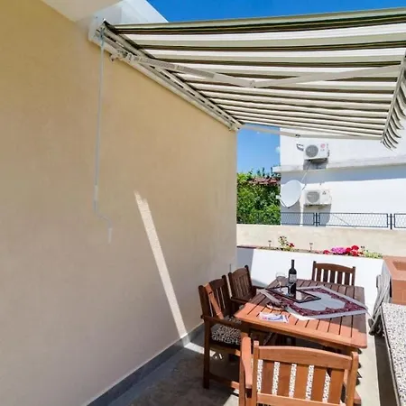 Bevanda - Three Bedroom With Terrace And Partial Sea View *